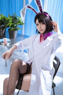 物恋传媒 No.2519 橙子 – 高跟鞋、油亮薄白丝、护士服(160P)