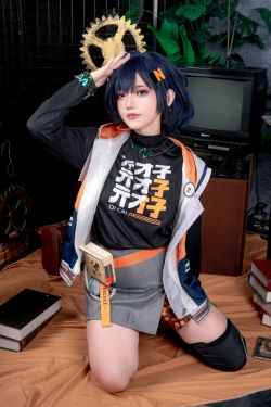 物恋传媒 No.2526 南南 – 三双高跟鞋、薄肉丝、裸足(155P)