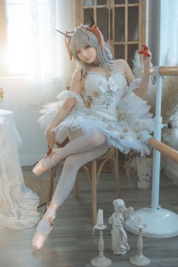 娅轩ELVA – 风衣下的红色(75P)