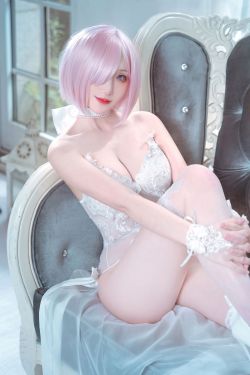 物恋传媒 No.2490 茯苓 – 长靴、白棉袜、裸足(180P)