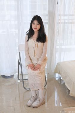 娅轩ELVA – 风衣下的红色(75P)
