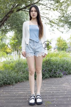 物恋传媒 No.2346 菜菜 – 运动鞋、厚黑丝、裸足(167P)
