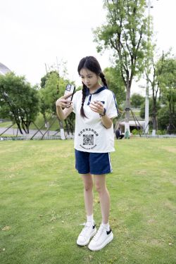 物恋传媒 No.2358 闪闪 – 舞蹈服、舞蹈鞋、白棉袜、厚白丝、厚灰丝、薄肉丝(150P)