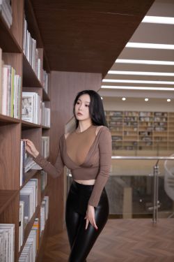 白龙猫女 – 极光乳白丝袜(29P)
