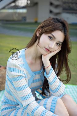 动漫博主蠢沫沫 – 金发蝴蝶结(94P)