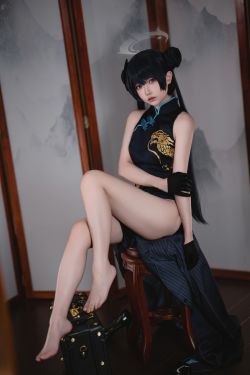 白濱美兎 – 夏、背伸び(70P)
