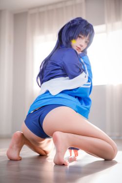 白濱美兎 – 夏、背伸び(70P)
