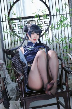 九柒喵 – 笑面教授OL制服(53P)