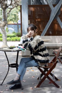 桜田茉央 – BLACK or WHITE(23P)