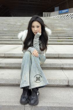 斉藤里奈 – come on(26P)