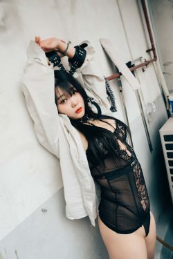 Haivia Zia – Tight and Closer(19P)