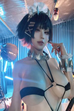 微博妹子三度_69 – 红丝绒旗袍(31P)