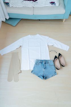 微博妹子三度_69 – 红丝绒旗袍(31P)