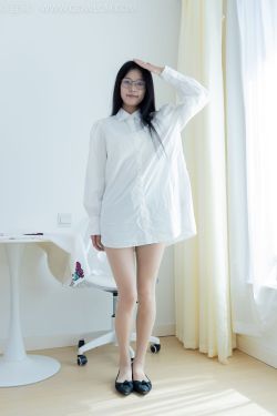 樱梨梨 – 甘雨小秘书(30P)